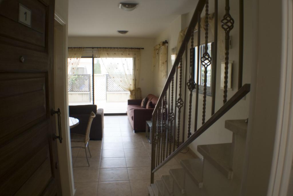 Queens Gardens 2 Bedrooms Paphos Szoba fotó